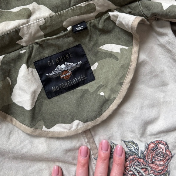 Harley Davidson Ladies Camouflage Rose Patch Hooded Jacket - Size S - EUC - Picture 7 of 14
